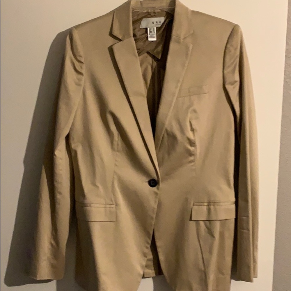 Women’s tan blazer